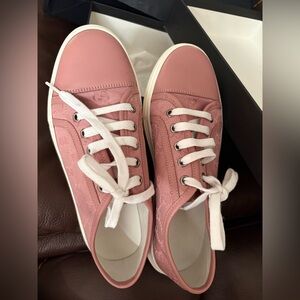Women’s Gucci Pink Low-Top Fashion Sneakers